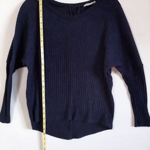 Women's Small Long-sleeve Honey Belle Sweater